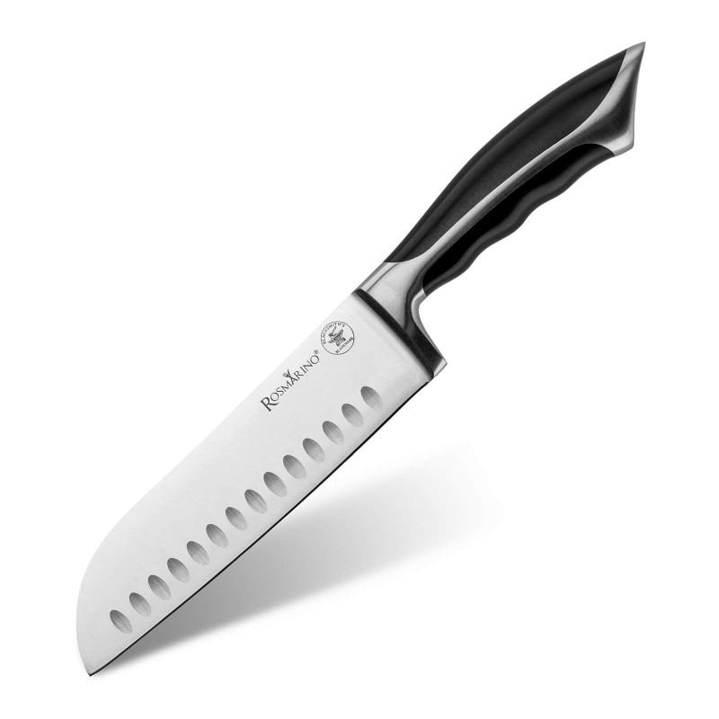 Santoku kuhinjski nož izrađen je od visokokvalitetnog nehrđajućeg čelika. Njegova prednost je dvosmjerna ručno oštrena oštrica, pod uglom od 15° za dugotrajnu oštrinu i izdržljivost. Santoku oblik noža se odlikuje širom oštricom nego inače, a smatra se višenamjenskim nožem za kuhinju, što je izuzetno popularno u japanskoj kuhinji. Dužina noža 18 cm.