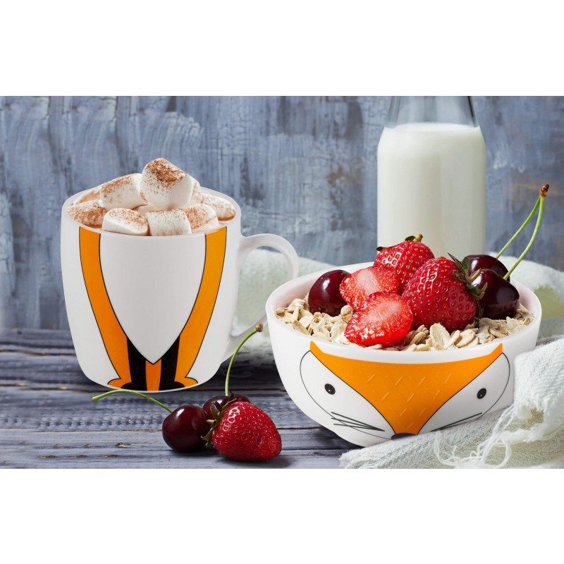 Dvodijelni Rosmarino porcelanski set s motivom postat će omiljeni prijatelje vašeg djeteta za vrijeme doručka ili večere. Posudica je idealna za pripremu žitarica, voća, povrća, sladoleda i druge dječje hrane, dok je šoljica primjerena za pripremu svih vrsta pića, mlijeka, kakaa ili čaja. Set je izrađen od visokokvalitetnog porcelana primjerenog za upotrebu u mikrovalnoj, hladnjaku i mašini za posuđe. Glavna prednost porcelana je u tome što ne prima na sebe miris i okus i jednostavan je za čišćenje s dugim rokom trajanja. Idealan izbor za poklon kako bi se izvukao osmijeh na lice svakog djeteta.