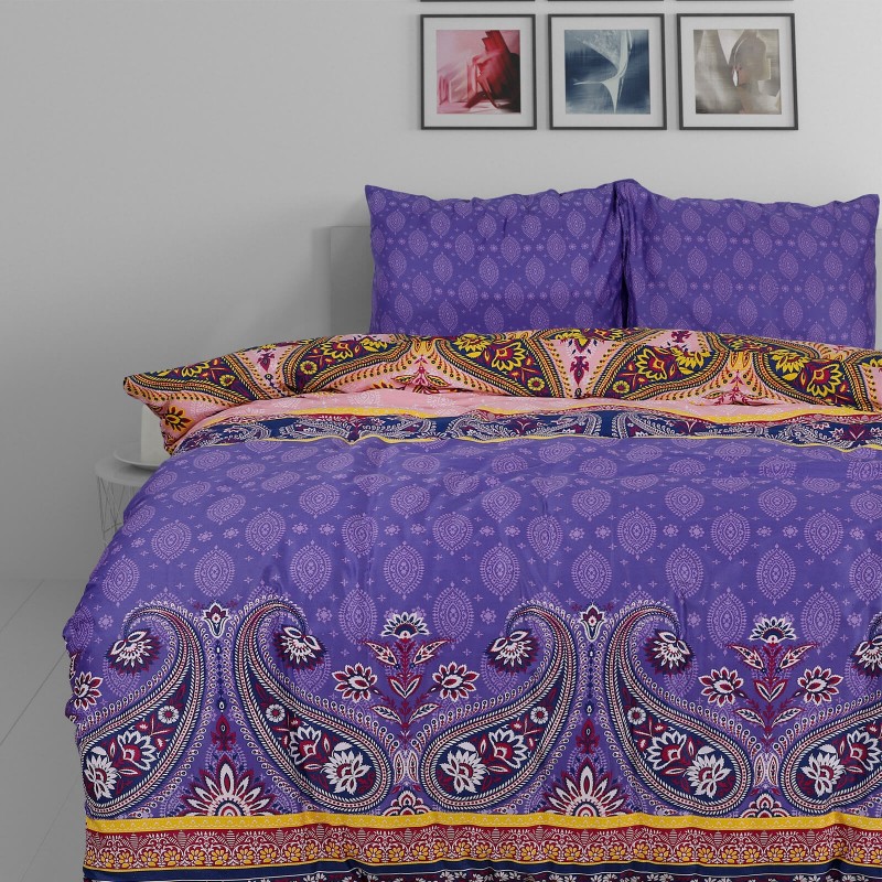 Vrijeme je za potpuno uživanje u modernim pamučnim posteljinama! Posteljina Paisley od mekanog pamučnog satena, koji je satkan od visokokvalitetnog, tankog tkanja. Posteljina od satena je prekrasan ukras vaše spavaće sobe, a u isto vrijeme odličan izbor za udoban i ugodan san. Moderan dizajn s ornamentalnim uzorkom. Posteljina je periva na 40 °C.