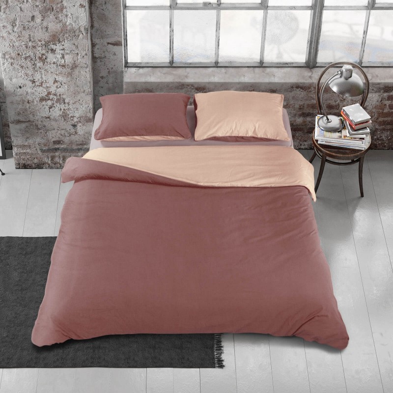 Vrijeme je za ugodno spavanje s modernom pamučnom posteljinom! Posteljina French Rose od renforce platna, lagane i mekane tkanine koja se lako održava. Posteljinu je moguće koristiti s obje strane. Posteljina je periva na 40° C.