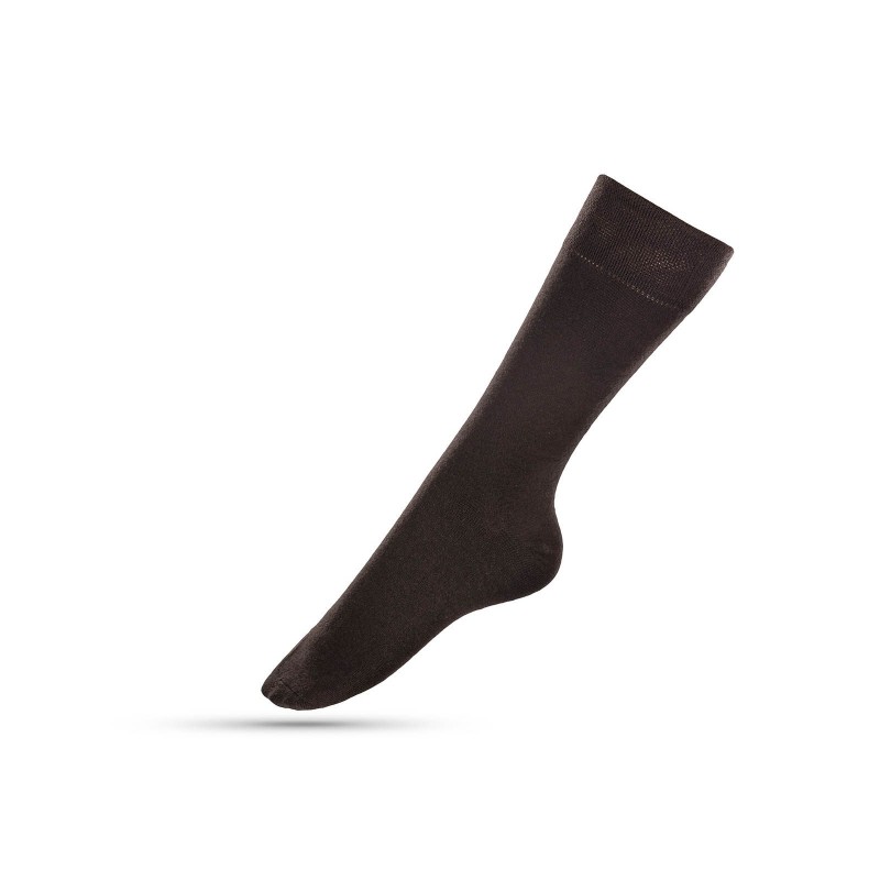 Jednobojne muške čarape su mekane i udobne za nošenje. Izrađene od kombinacije materijala, sa velikim udjelom pamuka, za veću prozračnost. U veličinama: 39-42, 43-46.