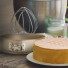 Pekač kalup Rosmarino Baker Gold svojim posebnim dizajnom namijenjen je za pečenje torti, pita, kolača i drugih poslastica. Efektom vrućeg kamena omogućava pripremu hrane na prirodan način. Dimenzije: 24x7 cm.