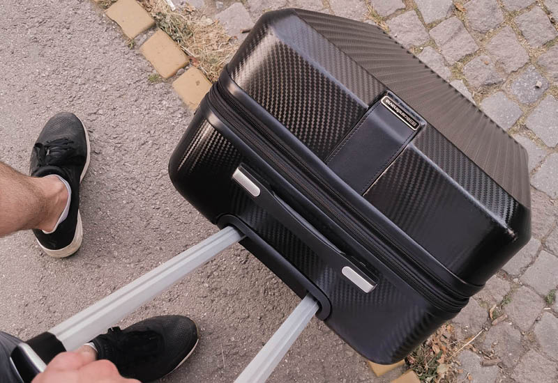 360° rotirajući točkići i podesiva ručka za ergonomsko rukovanje.